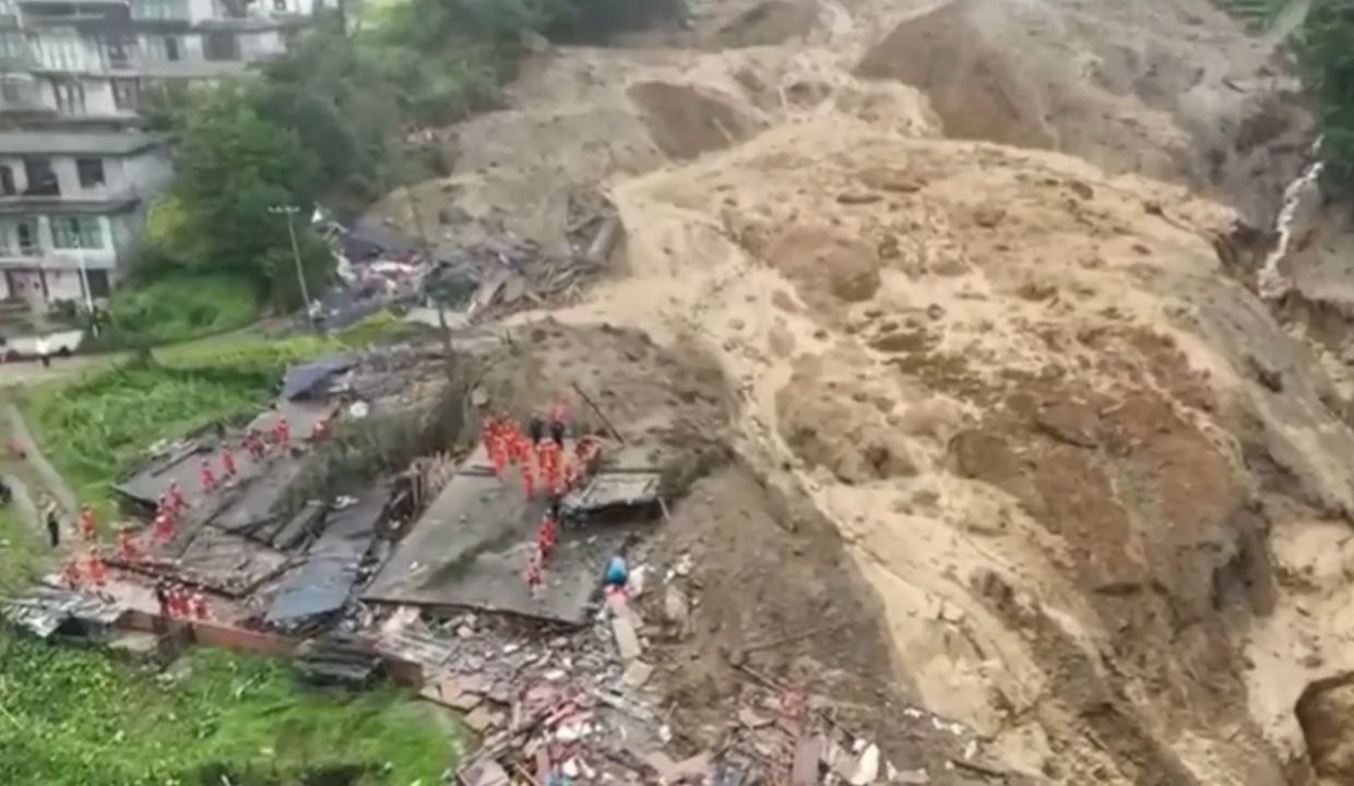 VIDEO: Deslizamiento de tierra deja dos personas sin vida y al menos nueve desaparecidos ¿en dónde fue?